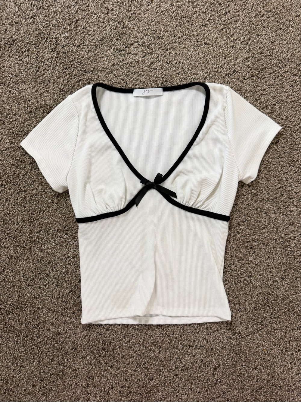 Gaze White Ribbed Short Sleeve V-Neck Top